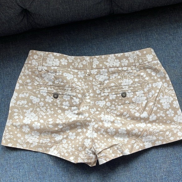 GAP SHORTS SIZE 4 - Picture 5 of 11